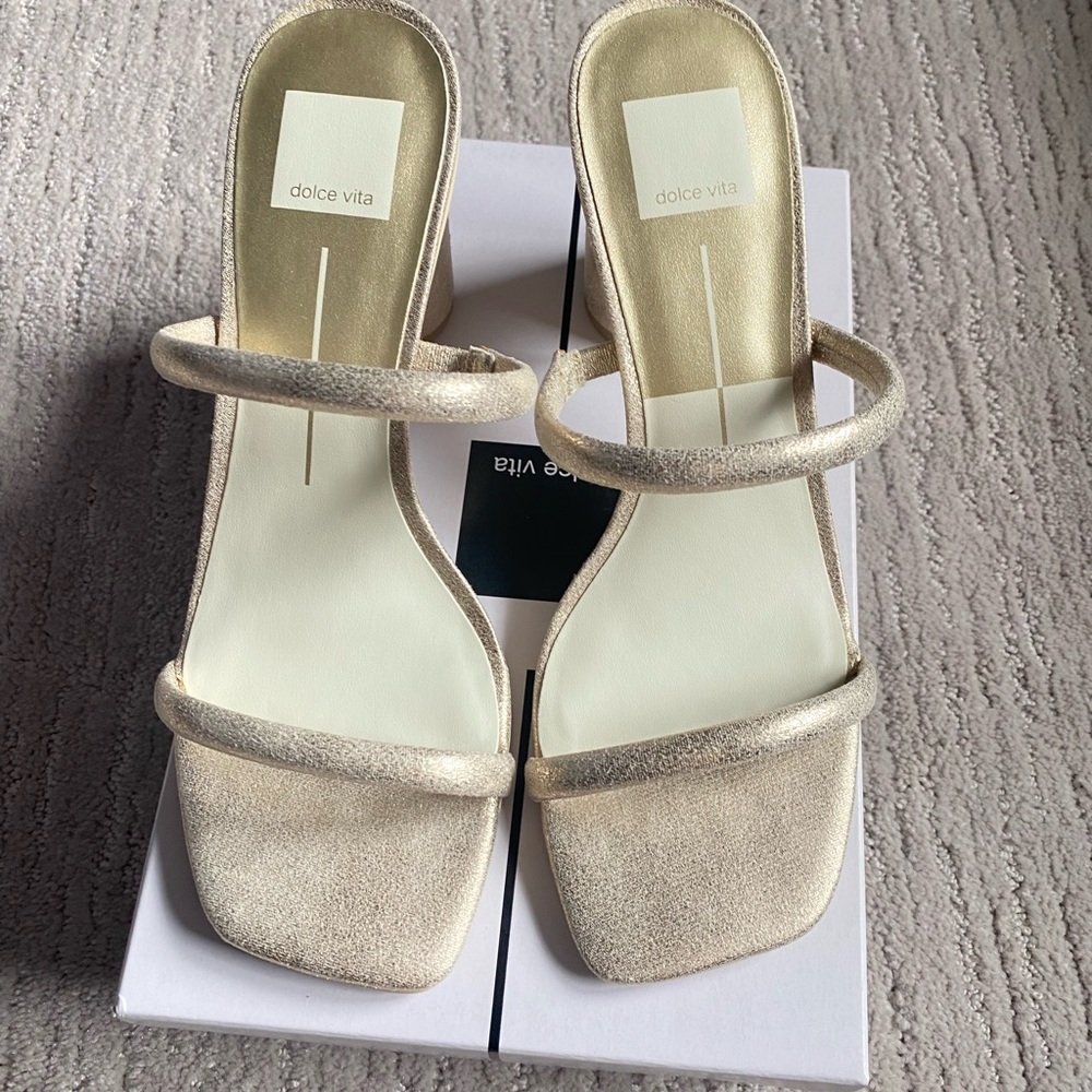 NEW Dolce Vita Noles in Gold Metallic Stella Suede size 8.5